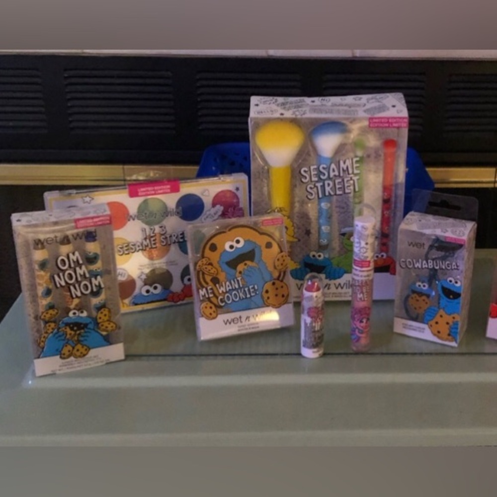 NWT Wet & Wild Sesame Street Make Up Bundle